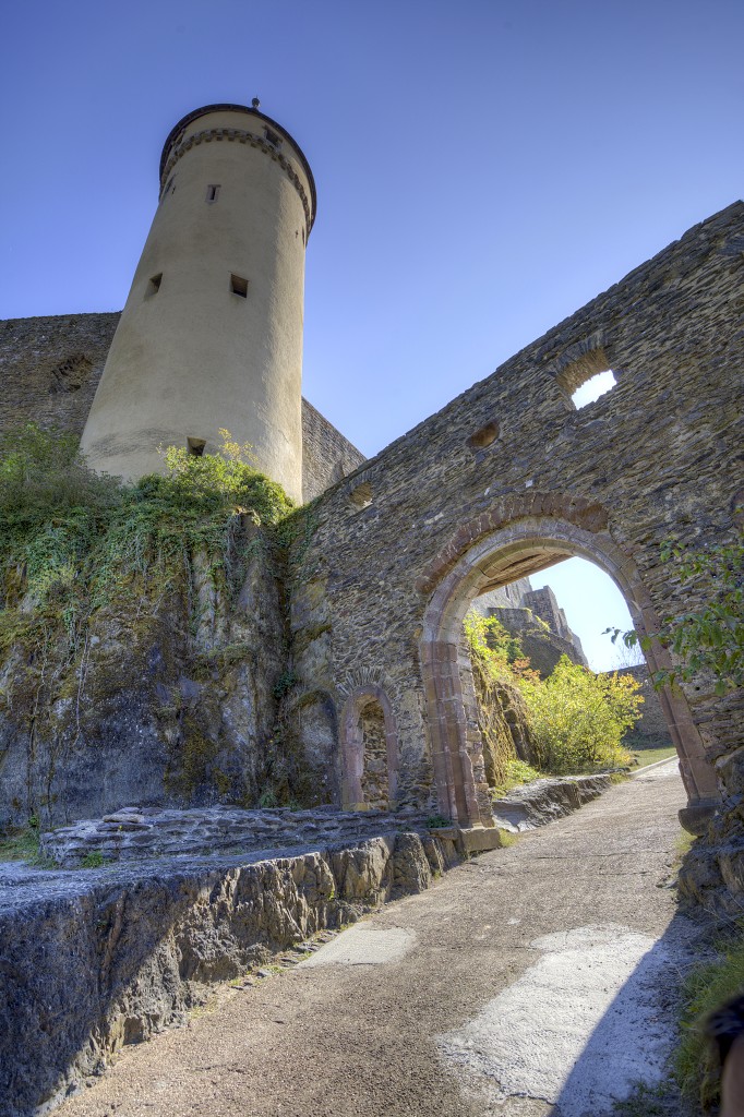 chateau kasteel Bourscheid vianden luxemburg luxembourg burcht ruine slot unesco erfgoed castellum middeleeuwen ardennen karolingische romeinse vesting